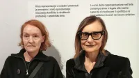 Aina Šmid (levo) in Marina Gržinić na otvoritvi razstave v Loži. 