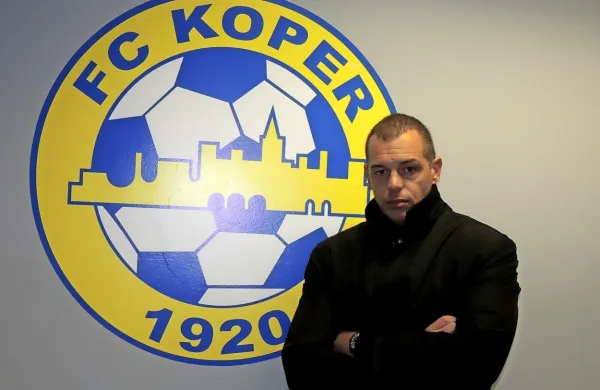 Dušan Petković je bil od jeseni 2015 do jeseni 2016 športni direktor 
koprskih nogometašev. 