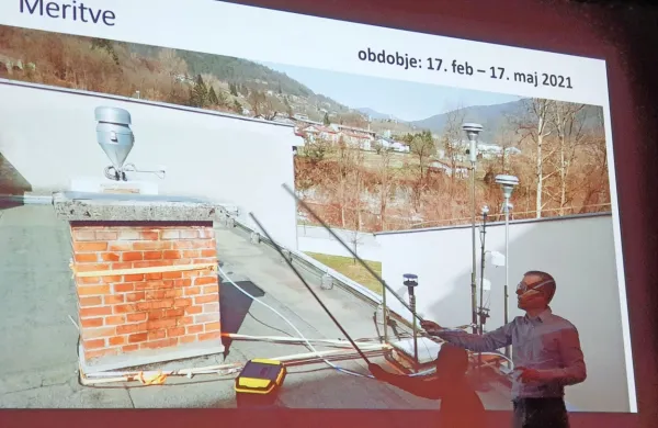 Potek in rezultate meritev je občanom  v Kulturnem domu Deskle predstavil dr. Griša Močnik z Univerze v 
Novi Gorici.