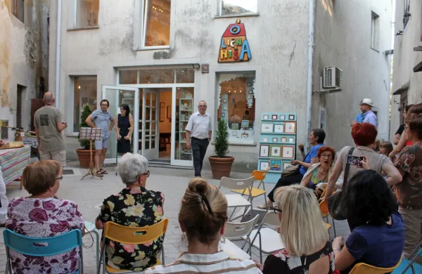 Galerija Lična hiša je v 19 letih razstavljala dela številnih  ustvarjalcev iz Slovenije in iz tujine. 