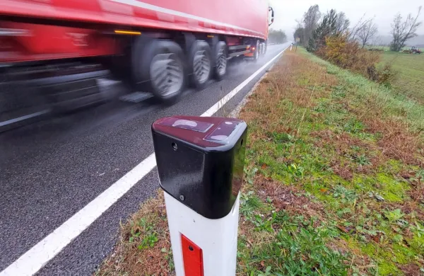 Zvočna odvračala, ki na Primorskem divjad odganjajo med drugim 
na odseku med Ozeljanom in Vogrskim, so trke z divjadjo 
zmanjšala za 30 odstotkov. 