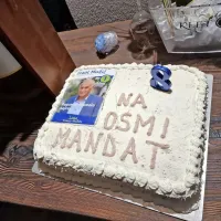 Po preštetih vseh glasovih so se v županovem štabu veselili  
njegovega že osmega mandata.
