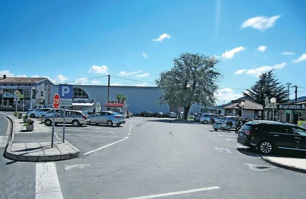 Potem ko se je gradnja  zaradi podražitve projekta  zamaknila, naj 
bi prihodnje leto vendarle začeli z urejanjem Mestnega trga na 
Kozini.