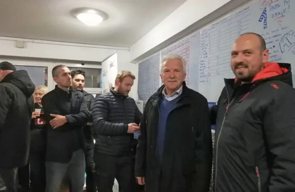 Milan Bogatič (drugi z desne) je v drugem krogu županskih volitev 
še povečal prednost pred  dosedanjim županom Danilom Markočičem.
