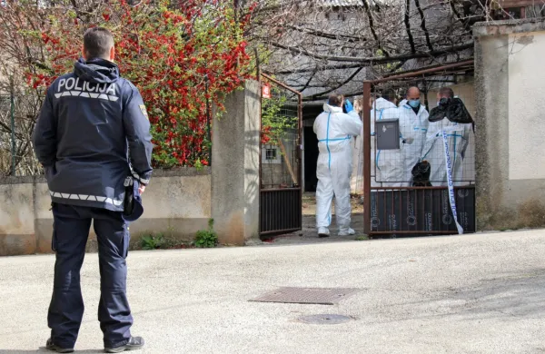 Prve dni aprila so del Kobjeglave nekaj dni oblegali policisti in 
kriminalisti.  
