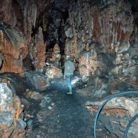 Takole je izgledal jamski hodnik pred čiščenjem...