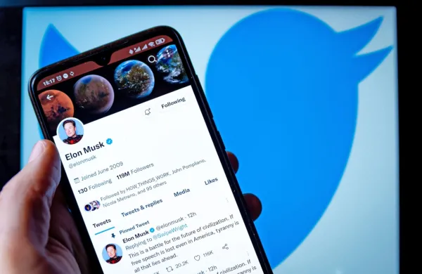 Glede na ravnanja in napovedi novega lastnika twitterja Elona Muska lahko 
pričakujemo, da bodo nedostojni komunikaciji in sovražnemu govoru še 
dodatno odprli vrata, so v Svobodi utemeljili, zakaj zapuščajo twitter. 