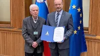 Plaketo za  več desetletno prostovoljno delo je prejel tudi Srečko Šajn