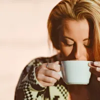 Bolezen je treba preboleti v postelji, počivati, piti veliko tekočine 
in uživati C vitamin. 