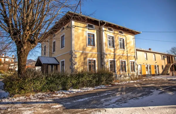 V prenovljena nekdanji gozdarski center in staro logarijo se bo 
prihodnje poletje vselilo 20 uporabnikov, tam  bo tudi dnevni center 
za starejše.