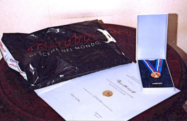 Odlikovanja so se po 30 letih vrnila k lastnikom, vrečka pa bi lahko 
postala  muzejski eksponat.