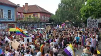 Eden od prizorov iz dokumentarnega filma  LGBT SLO 1984, ki ga bo režiser Boris Petković predstavil tudi v Idriji, Trstu in Kopru.   