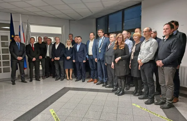 Župan Tadej Beočanin je tretji mandat začel s programsko 
koalicijo  v 26-članskem občinskem svetu. 