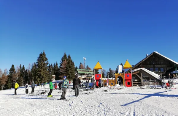 Adut Cerknega je otroški park. Zaživel naj bi 23. decembra.