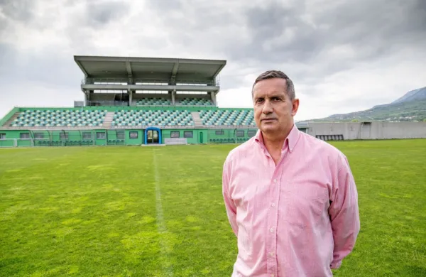 Adrijan Fegic z zanimanjem spremlja dogajanje na svetovnem 
prvenstvu.   