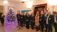Na včerajšnjem sprejemu za poslovne partnerje in javnost v 
Coroninijevem dvorcu sta direktor bolnišnice Dimitrij Klančič   in  
strokovna direktorica Jasna Humar predstavila svojo zdravstveno 
ekipo, dosedanje delo  in načrte za naprej.           
