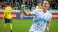 Valter Birsa je  v slovenski reprezentanci zbral 90 nastopov, kar ga 
uvršča na tretje mesto večne lestvice. 