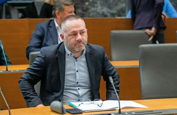 Zdravstveni minister Danijel Bešič Loredan miri, da bo reorganizacija mreže NMP nastala v sodelovanju s stroko in bo z njo  
usklajena.  