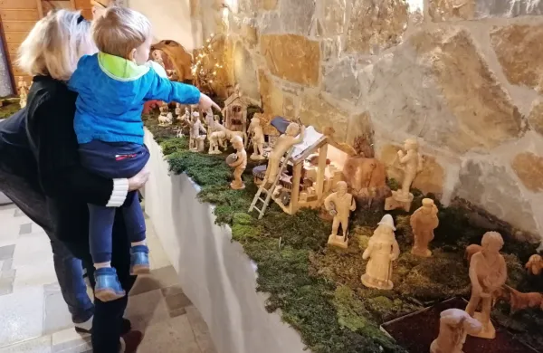 Bojan Ožbot prvič predstavlja svoje lesene jaslice, od 24. do 26. 
decembra bodo na ogled   v Volčji Dragi.  