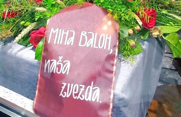 Napis ob žari, ki ujame bistvo: Miha Baloh, naša zvezda