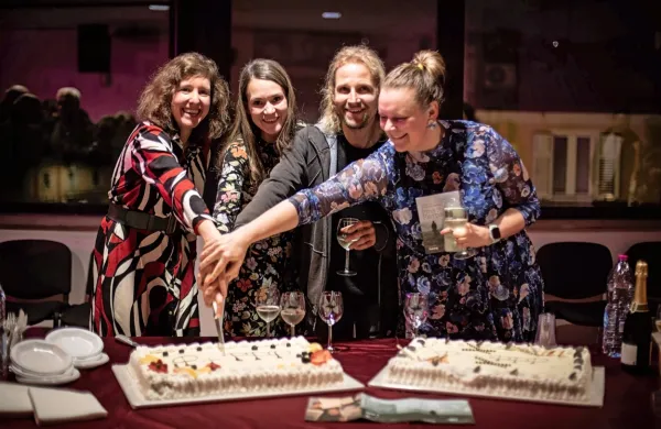 Ana Obreza, Tina Gunzek, Jaka Andrej Vojevec in Katarina Zalar po premieri predstave Pina in Pierpaolo 