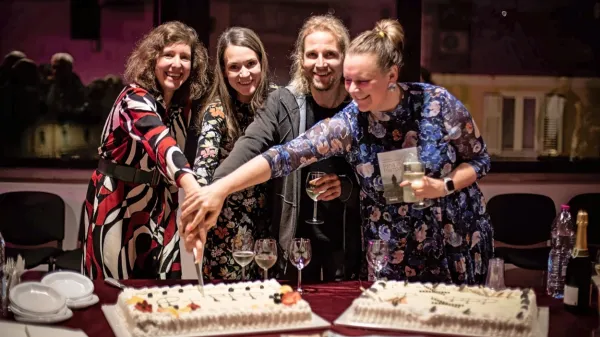 Ana Obreza, Tina Gunzek, Jaka Andrej Vojevec in Katarina Zalar po premieri predstave Pina in Pierpaolo 