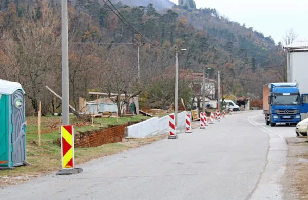 Približno 400 metrov pločnika bodo dokončali spomladi. 