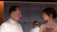 Ralph Fiennes in Anya Taylor-Joy sta v igri za prihajajoče zlate 
globuse za najboljšo žensko in moško vlogo.