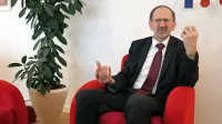 Dr. Christian Gostečnik: “Božični večer je preizkus ljubezni na 
strani staršev. To so jaslice, vse ostalo je folklora.”