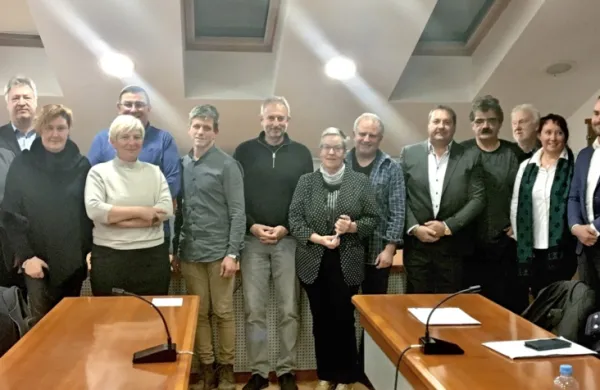 V komenskem 13-članskem občinskem svetu je skoraj polovica 
novincev.   