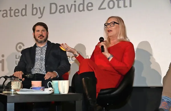 Ob projekciji filma LGBT_SLO_1984   sta se v tržaškem kinu Ariston  
pogovarjala Miha Lobnik in Salomé.   