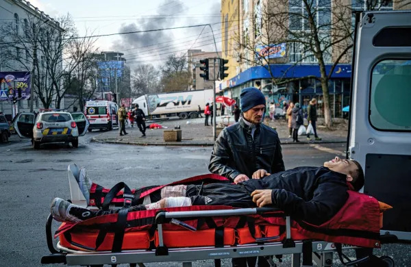 Lokalne oblasti so navedle, da so ruske sile v petek s 74 izstrelki 
napadle del regije, ki je pod nadzorom ukrajinskih sil. V teh 
napadih je bilo ubitih pet ljudi, še 17 je bilo ranjenih.
