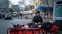 Lokalne oblasti so navedle, da so ruske sile v petek s 74 izstrelki 
napadle del regije, ki je pod nadzorom ukrajinskih sil. V teh 
napadih je bilo ubitih pet ljudi, še 17 je bilo ranjenih.