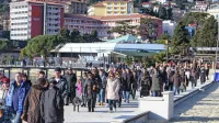 Med novoletnimi prazniki bo, glede na rezervacije in napovedi,  ob 
morju kar precej gostov; na  fotografiji prizor iz Portoroža iz 
obdobja pred pandemijo.  