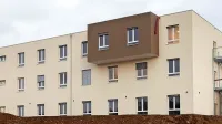 Novi dom upokojencev v Pivki stanovalcev morda še ne bo mogel sprejeti marca ali aprila, kot je bilo sprva predvideno, saj imajo v SeneCuri velike težave s pridobivanjem kadra.