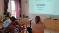Četrta  skupina študentov  je zadolžena za prilagoditev tekstov, ki 
opisujejo izbrane stavbe v mestu, v brajico in povečan tisk.



