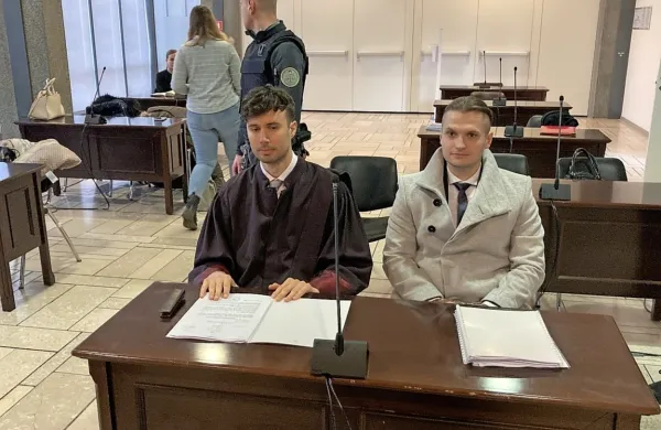 Odvetnik  Miha  Šošić  in  Blaž  Kadivec  sta  sodniku  predlagala, naj  iz  
spisa  izloči  številne  dokaze.  