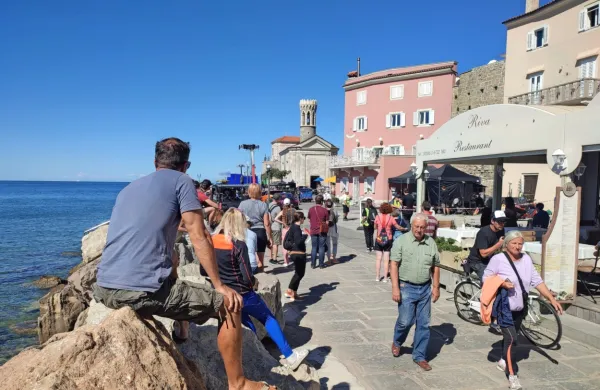 V Piranu je potekalo snemanje visoko proračunskega akcijskega 
filma z zvezdniško zasedbo, vrnilo se je tudi srečanje voznikov 
motorjev Harley-Davidson.    