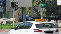 Opravljen zdravniški pregled je poleg tečaja prve pomoči in    
preizkusa znanja cestno prometnih predpisov, najprej v teoriji, 
potem v praksi,   pogoj za pridobitev vozniškega dovoljenja.    