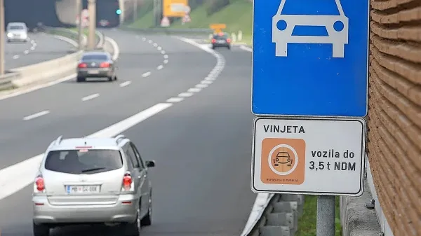 Dars je lani do 11. decembra prodal več kot 7,8 milijona e-vinjet.