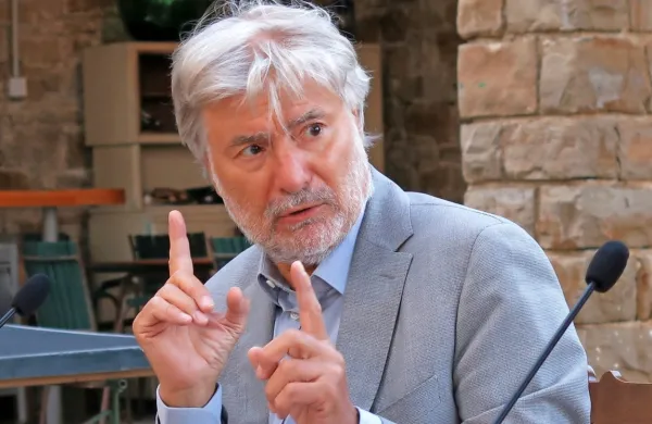 Dušan Jelinčič z nagrajenim romanom drevi v Pretorski palači