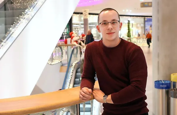  Ena izmed glavnih napak je, da ljudje zmanjšajo količino hrane za 
polovico, to pa ne prinaša nič drugega kot hudo lakoto, pravi 
prehranski svetovalec Jernej Ogrin.