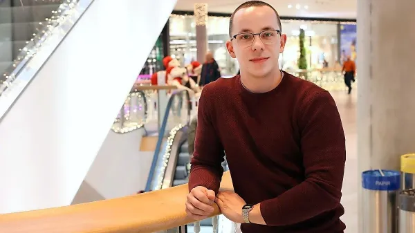  Ena izmed glavnih napak je, da ljudje zmanjšajo količino hrane za 
polovico, to pa ne prinaša nič drugega kot hudo lakoto, pravi 
prehranski svetovalec Jernej Ogrin.
