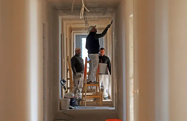 Na zavodu za zaposlovanje tudi v prihodnje pričakujejo nižanje 
števila registriranih brezposelnih. 