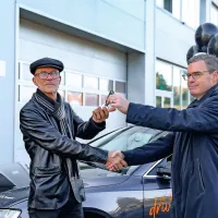 Ključe je od predstavnika podjetja Porsche Slovenija prevzel 
ravnatelj STŠ Koper Iztok Drožina.  