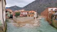 Sanacijo struge in obrežnih zidov ob izvirih reke Vipave bodo zaključili do konca septembra.  