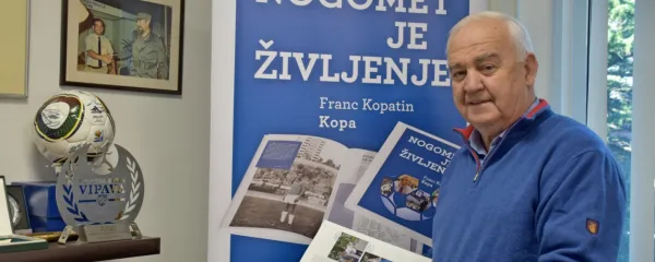 Franc Kopatin s svojo lansko knjigo, ki, kot pravi, ne bo zadnja.