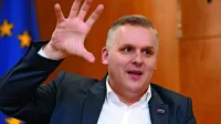 Minister Bojan Kumer meni, da bo ključni izziv raba energije v 
prometu, kjer je danes porabimo največ. 