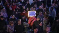 Čas klecajoče pameti in izsiljenih opravičil