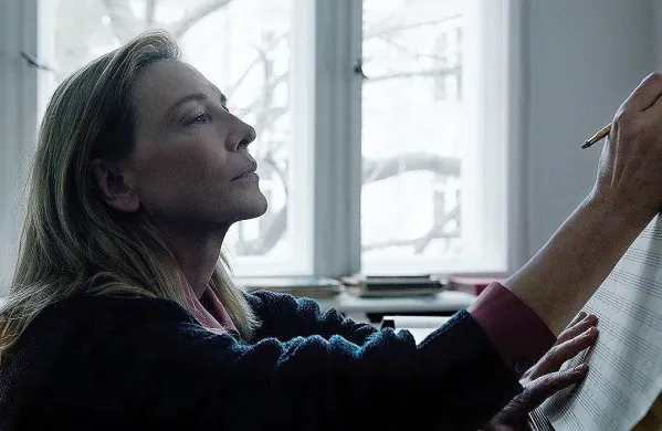 Cate Blanchett se za vlogo manipulativne dirigentke in skladateljice Lydie Tár nasmiha še tretji oskar.